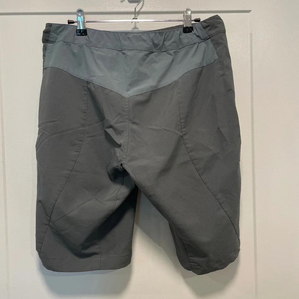 Salomon ActiLite Mens Grey Yellow Hiking Athletic Trail Shorts Size Medium